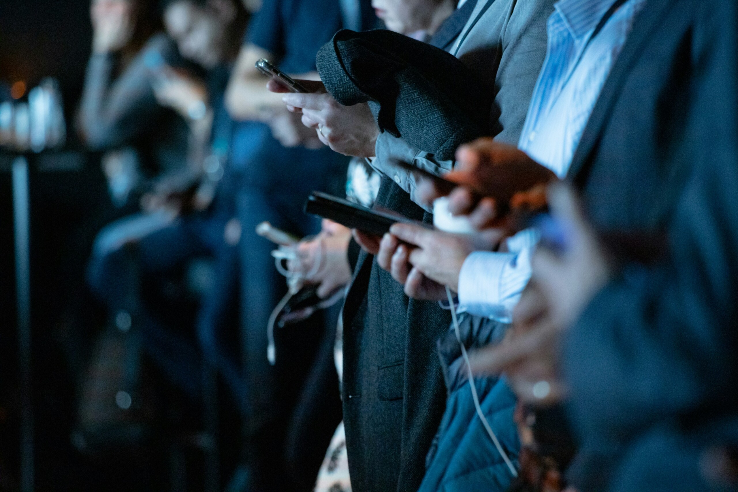 Camilo Jimenez QZenO GQ7QA Unsplash Družbena omrežja v letu 2026: algoritmi, vsebine in umetna inteligenca