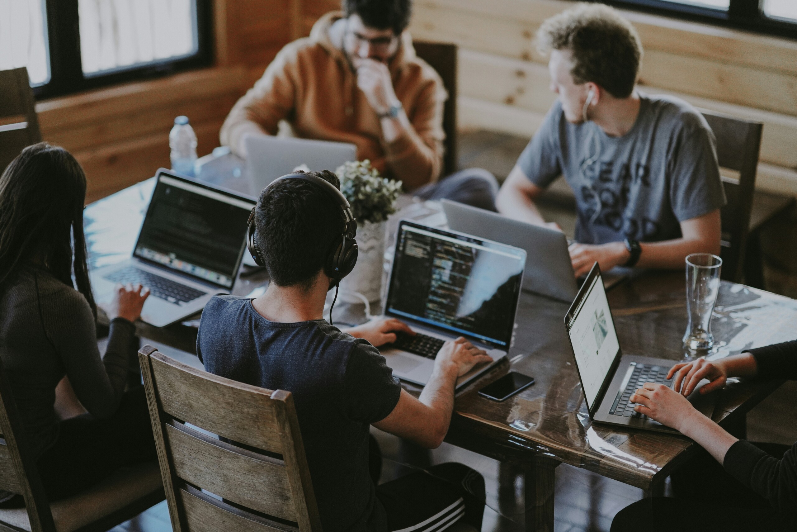 Annie Spratt QckxruozjRg Unsplash STARTUP LIGHTUP-Kako startup odpre vrata velike korporacije